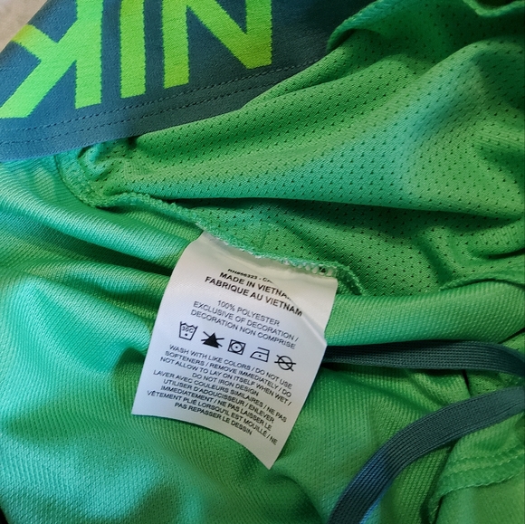 Nike Attack Shorts 5" Inseam Mid-Rise Unlined Large Retail $30 NWT - Picture 2 of 6